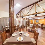 4 Seasons 535, Oak Apartment