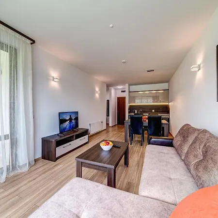 Apartment 4 Seasons 535, Oak *