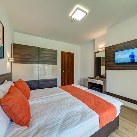 Apartment 4 Seasons 535, Oak *