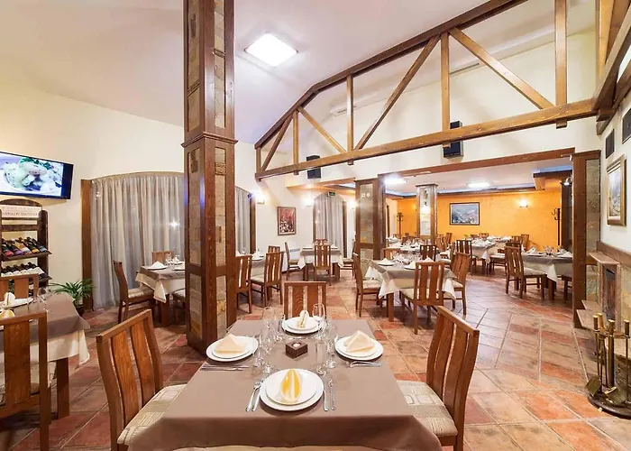 4 Seasons 535, Oak Apartment