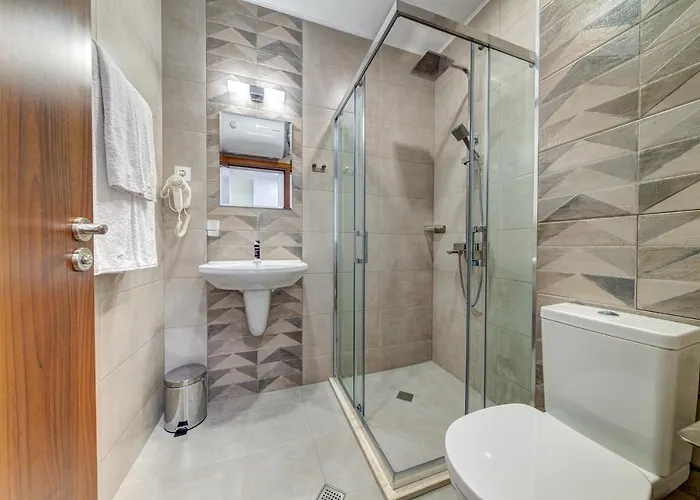 4 Seasons 535, Oak Apartment *