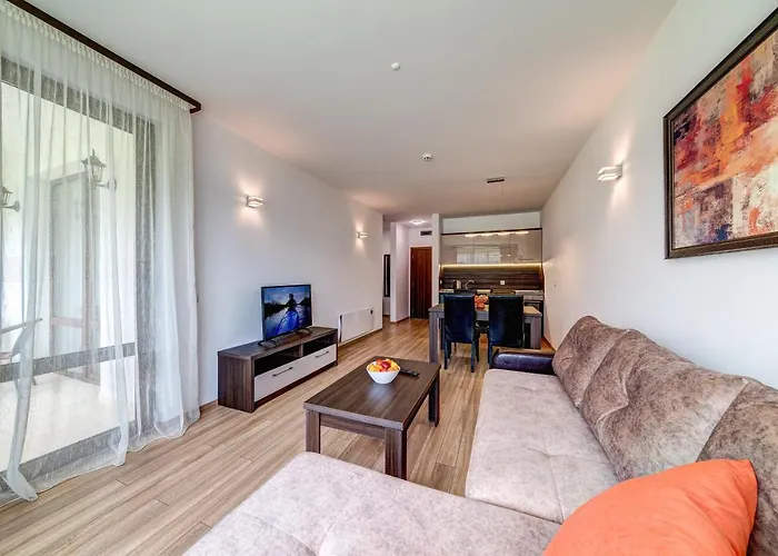 Apartment 4 Seasons 535, Oak *