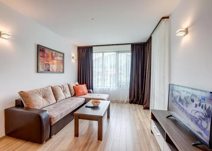 4 Seasons 535, Oak Apartment *