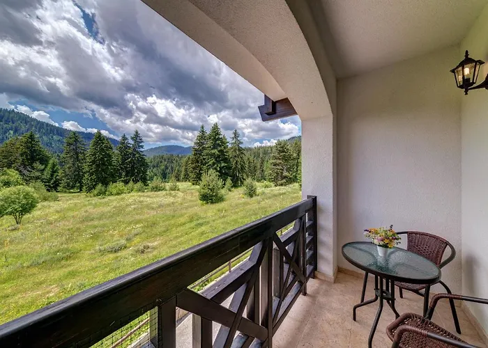 Apartment 4 Seasons 535, Oak *